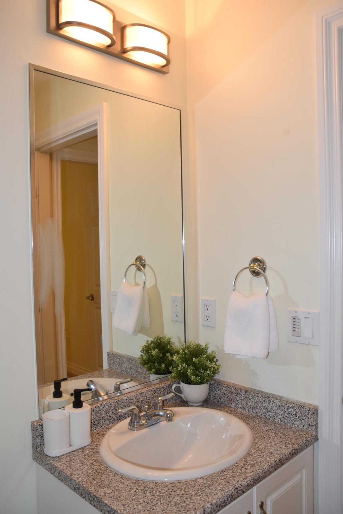 A Private Suite In Port Moody Екстериор снимка