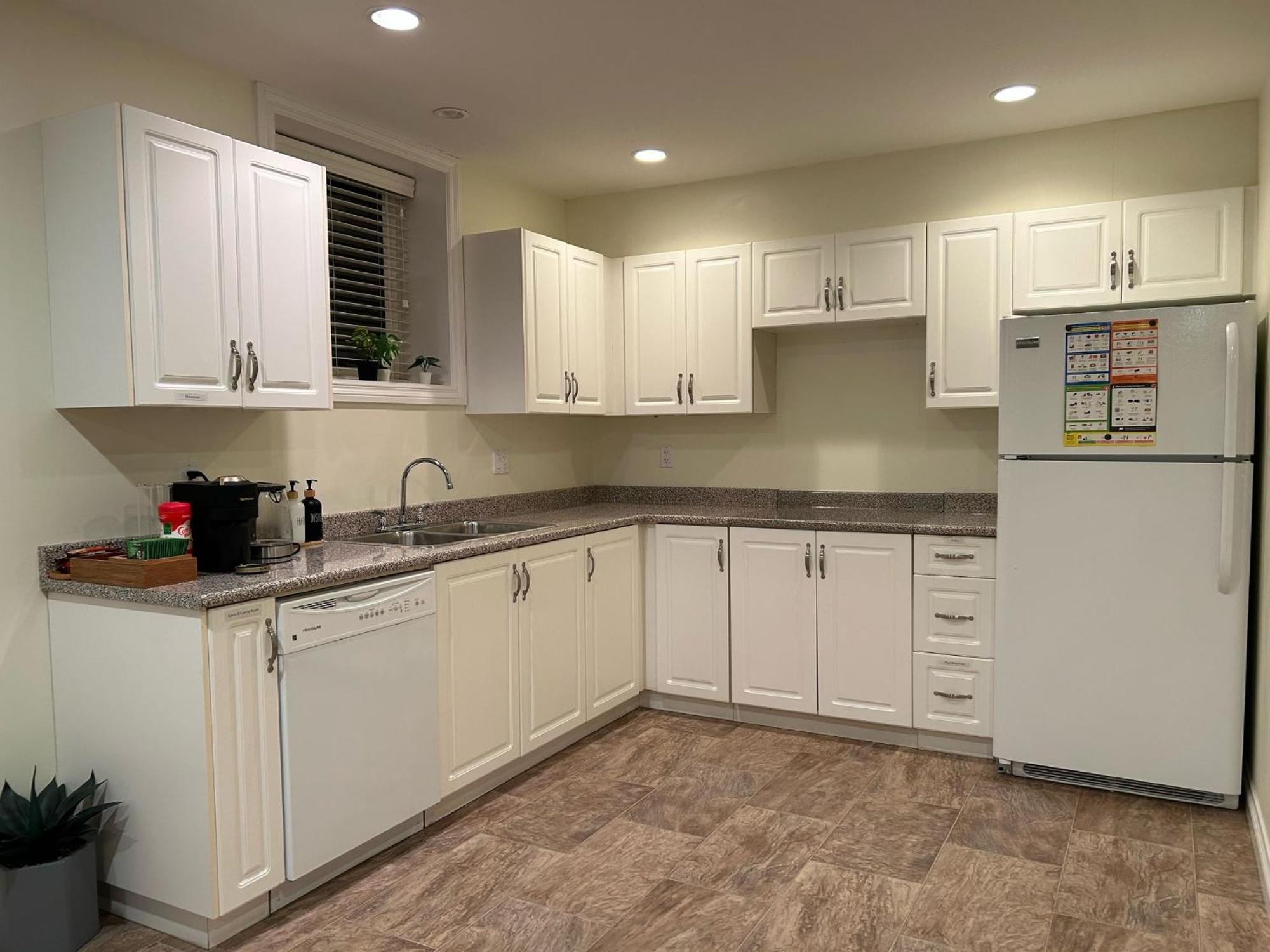 A Private Suite In Port Moody Екстериор снимка