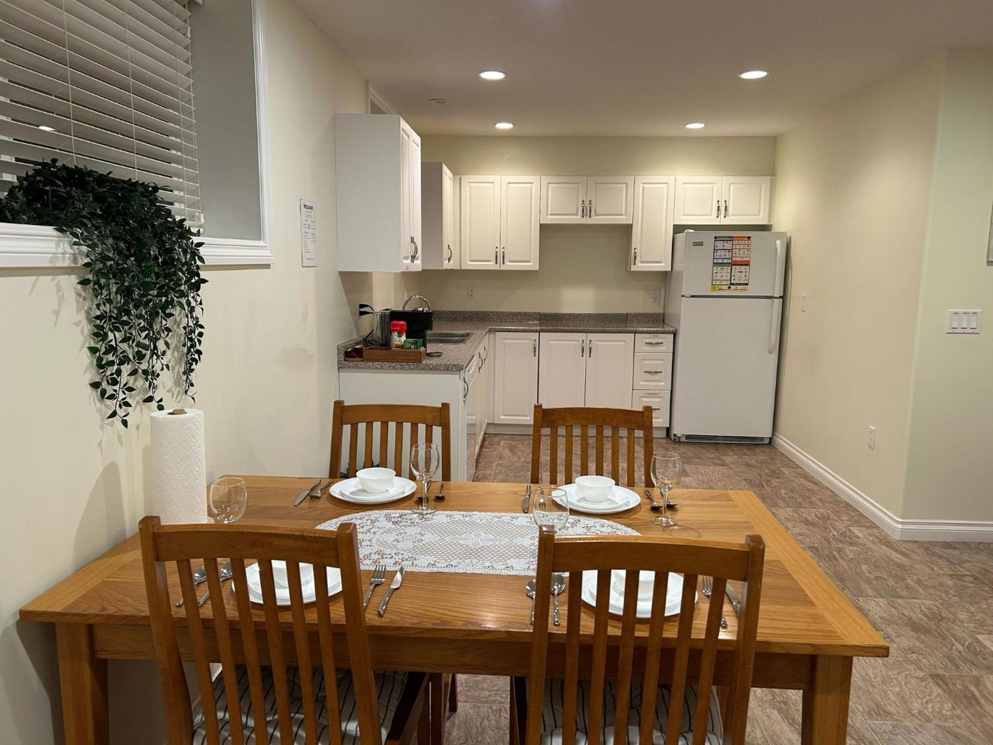 A Private Suite In Port Moody Екстериор снимка
